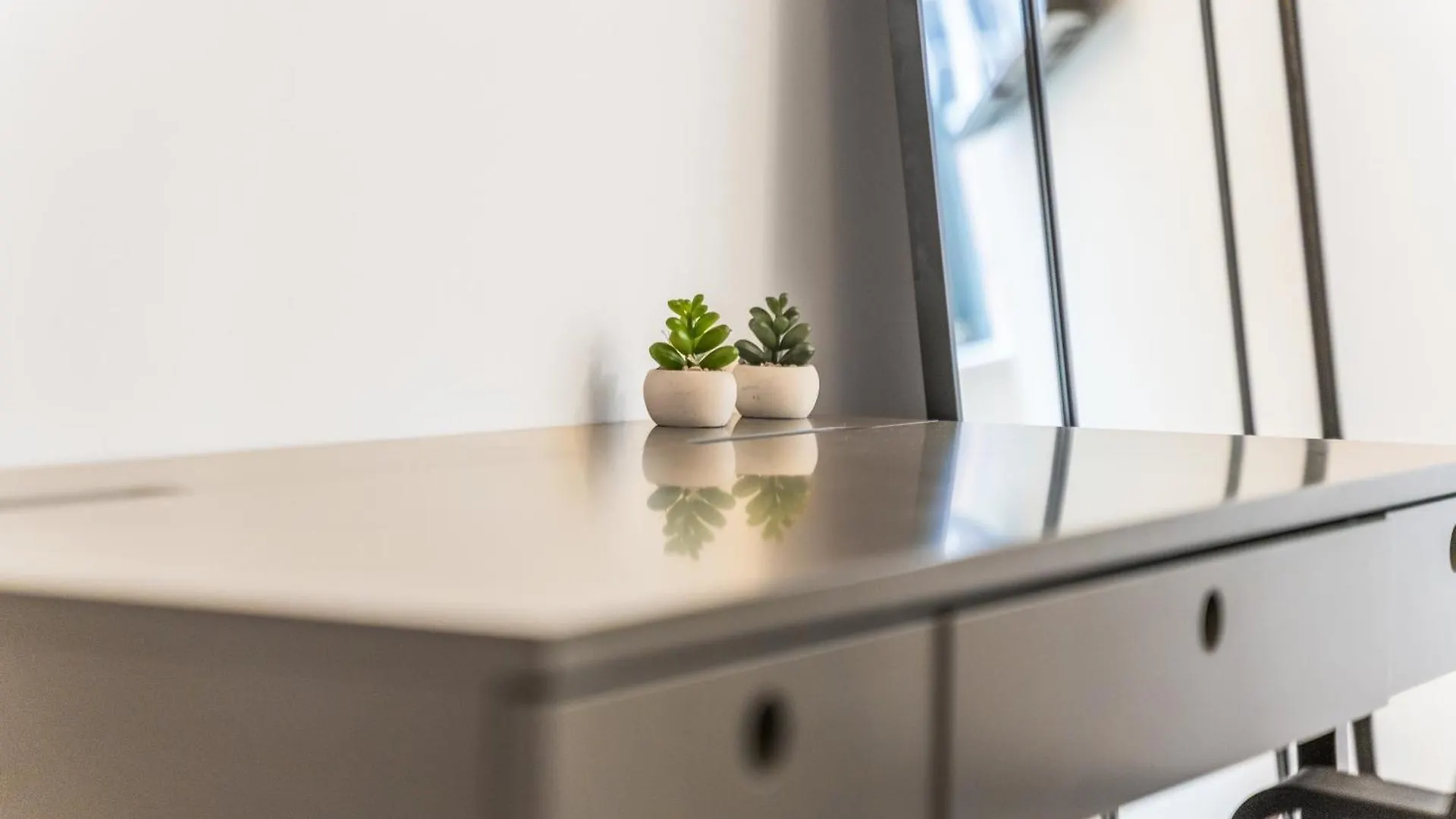 Leeds Central Modern Flat - Sleeps 6