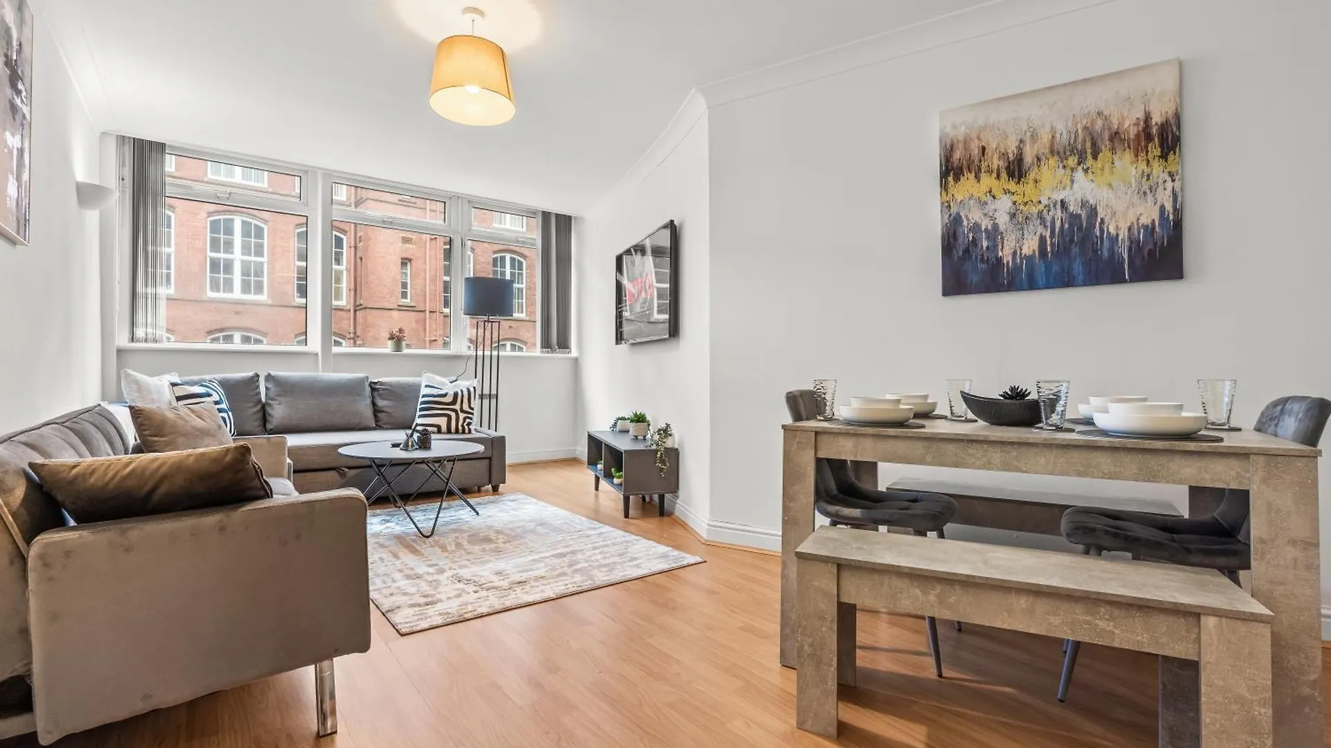 Leeds Central Modern Flat - Sleeps 6